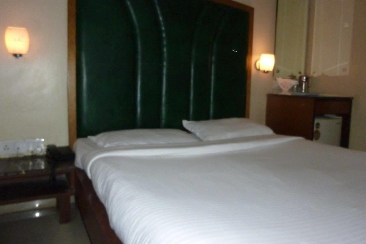 Hotel Park Shilton مومباي المظهر الخارجي الصورة